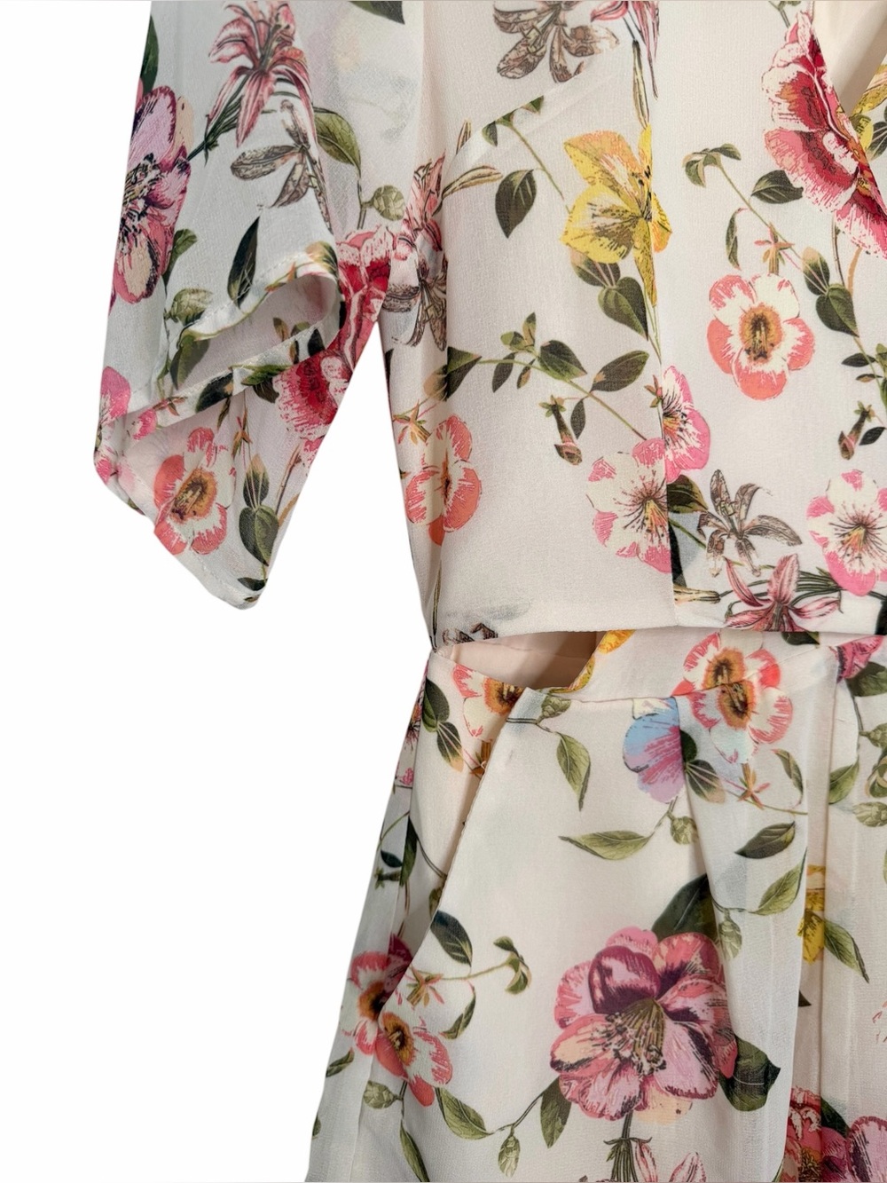 Yumi Kim Floral V-Neck Wrap Top Sheer Lined Short Sleeve Romper Shorts Size XS - Picture 5 of 8
